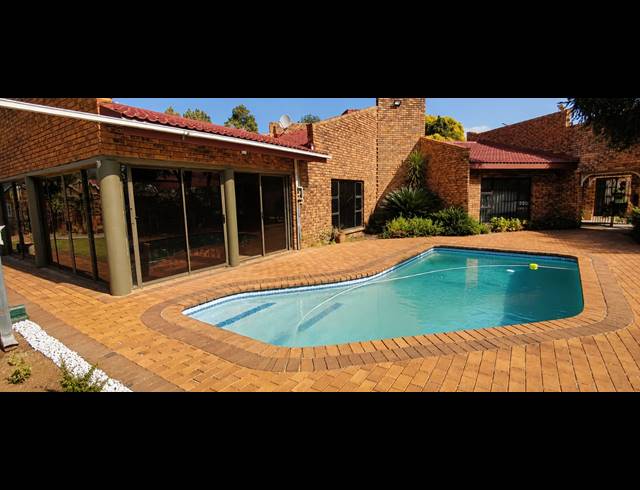 4 BEDROOM HOUSE FOR SALE IN GOLF PARK